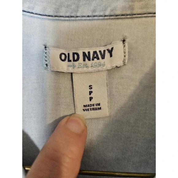 Lot Of 2 Old Navy Lightweight Denim Blue Long Sleeve Button Shirt Women's Small - Picture 14 of 16